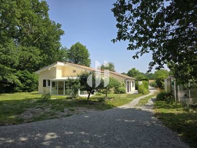 Maison de plain-pied à louer 1 680 € 5 pièces 3 chambres 135 m² 2 311 m² de terrain Leognan 33850