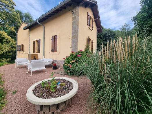 Maison à vendre 235 000 € 6 pièces 3 chambres 132 m² 2 536 m² de terrain Montmelard 71520