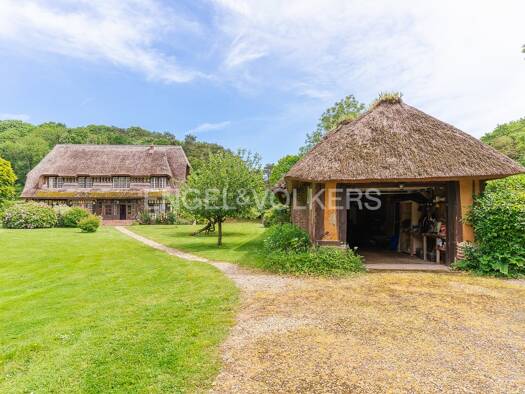 Maison à vendre 1 275 000 € 18 pièces 6 chambres 253 m² 15 000 m² de terrain Pierrefiques 76280