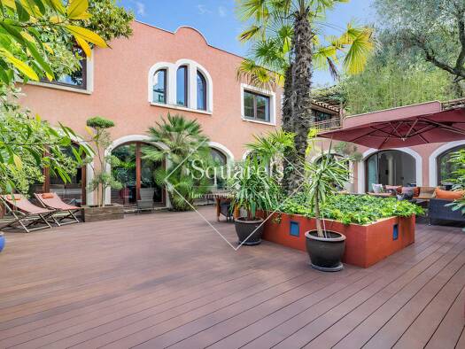 Maison à vendre de 3M à 10M € 10 pièces 4 chambres 700 m² 170 m² de terrain Neuilly-sur-Seine 92200