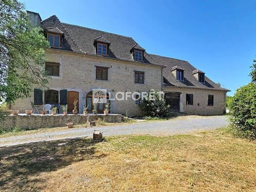 Maison à vendre 575 000 € 8 pièces 5 chambres 290 m² 15 470 m² de terrain Salies-de-Béarn 64270