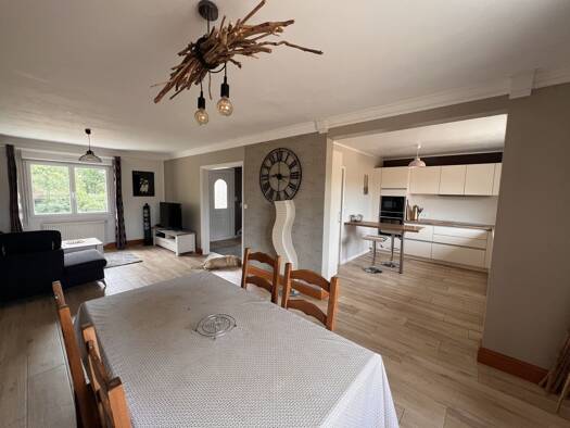 Maison à vendre 349 600 € 8 pièces 6 chambres 150 m² 6 145 m² de terrain Plonéis 29710