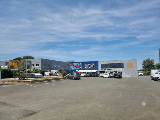 Local d'activités à vendre 1 144 000 € 1 200 m² d'espace de stockage Marmimere-Venairerie Saint-Barthélemy-d'Anjou 49124