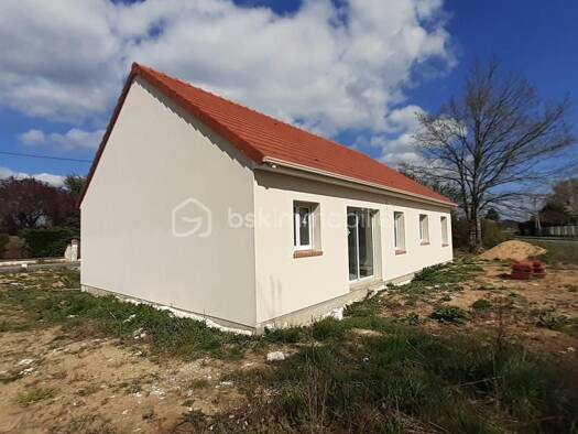 Maison de plain-pied à vendre 168 400 € 5 pièces 3 chambres 104 m² 850 m² de terrain Lion-en-Sullias 45600