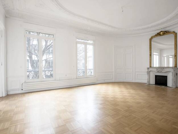 Appartement à louer 8 243 € 6 pièces 4 chambres 252 m² Étage 3/5 Saint Philippe du Roule Paris 8ème arrondissement 75008