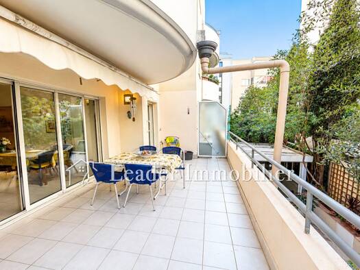 Appartement à vendre 399 000 € 3 pièces 2 chambres 69,1 m² 1er étage Centre Ville Antibes 06600
