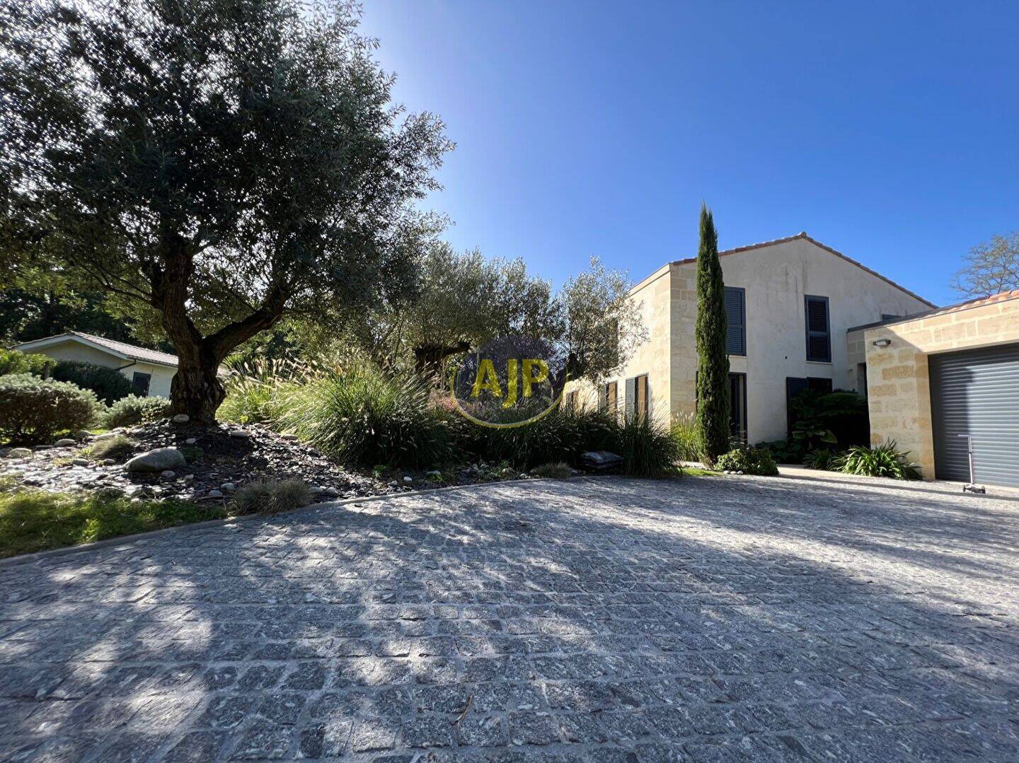 Maison à vendre, 197m², GRAYAN ET L'HOPITAL