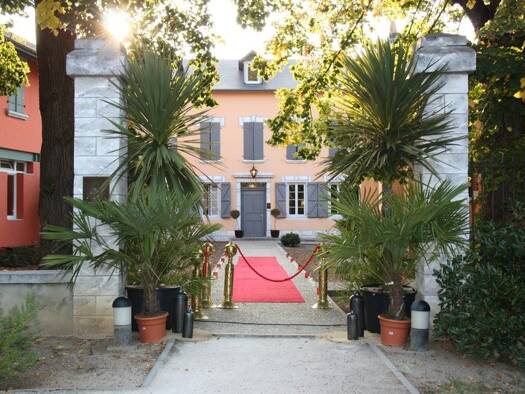 Local d'activités à vendre 799 000 € 1 051 m² d'espace de stockage Séméac 65600