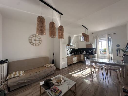 Appartement à louer 830 € 3 pièces 2 chambres 57 m² RDC/4 Vieux Port Sete 34200