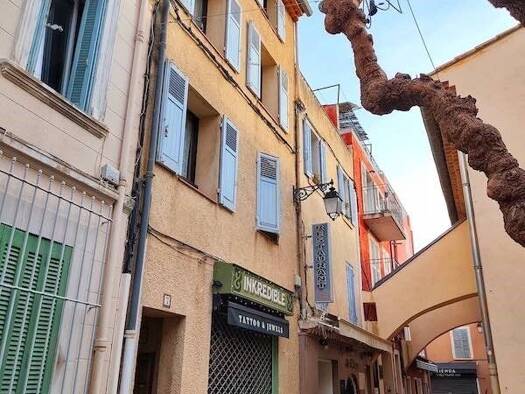 Appartement à louer 705 € 2 pièces 1 chambre 37 m² 1er étage Sanary-sur-Mer 83110