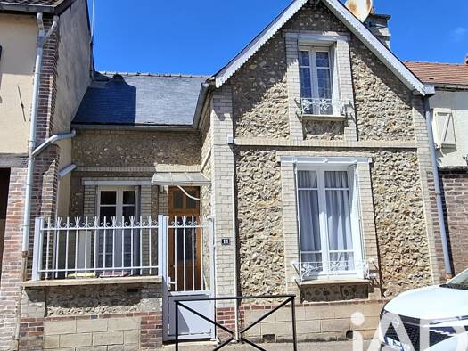 Maison de ville à vendre 132 000 € 6 pièces 3 chambres 96 m² 302 m² de terrain Bourg et Hameaux Rive Droite Villeneuve-sur-Yonne 89500