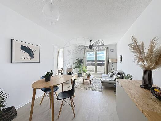 Duplex à vendre 249 000 € 3 pièces 2 chambres 70 m² Étage 3/3 Nîmes 30000