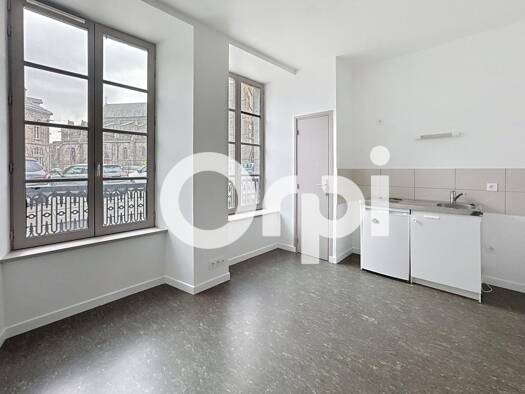Appartement à louer 267 € 1 pièce 24 m² RDC Sud Saint-Flour 15100