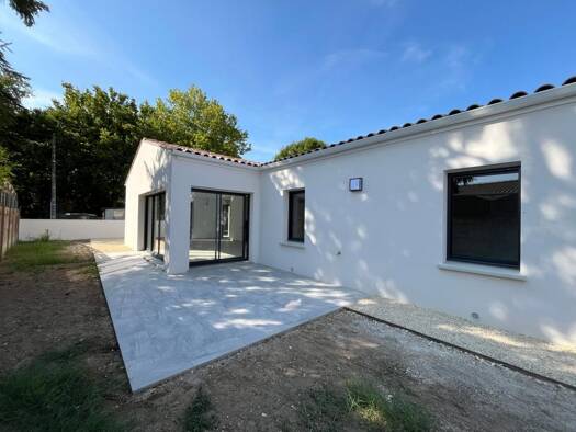 Maison à louer 1 300 € 4 pièces 3 chambres 102 m² 329 m² de terrain Arvert 17530