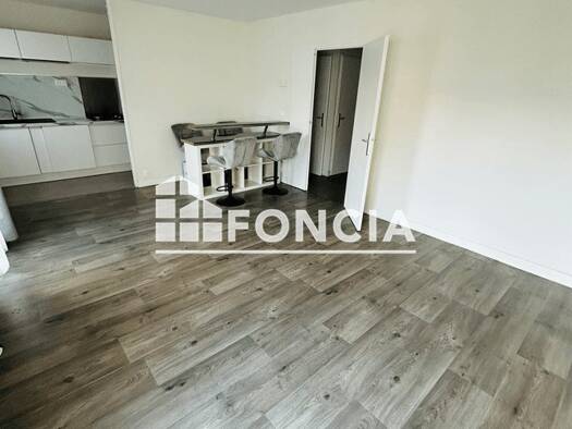 Appartement à louer 870 € 2 pièces 1 chambre 50,7 m² 4ème étage Saint Liesne-Centre Est Melun 77000