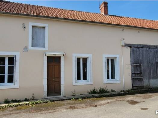 Maison à vendre 45 000 € 4 pièces 2 chambres 86 m² 559 m² de terrain Saint-Pierre-les-Étieux 18210