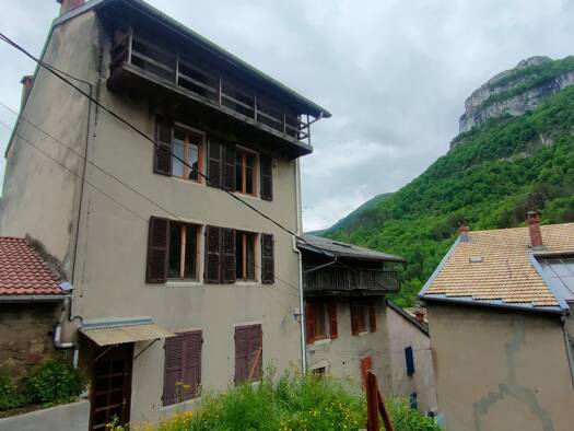 Maison de ville à vendre 40 000 € 8 pièces 4 chambres 160 m² 20 m² de terrain Tenay 01230