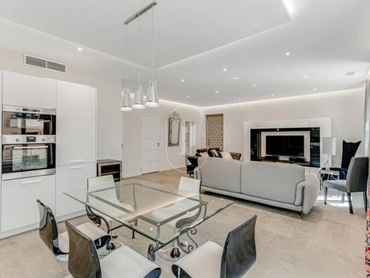 Appartement à vendre 790 000 € 3 pièces 2 chambres 89 m² 1er étage Sainte-Maxime 83120