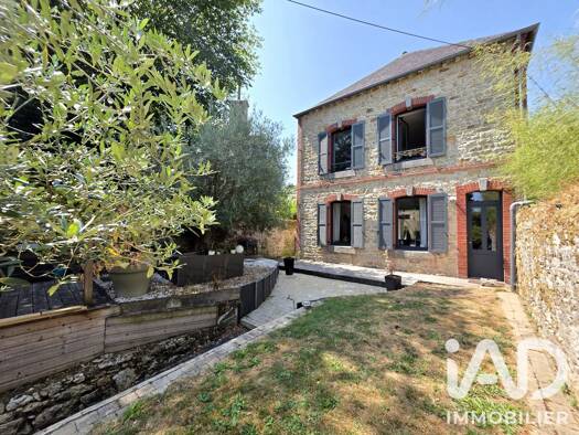 Maison de ville à vendre 323 000 € 5 pièces 4 chambres 155 m² 233 m² de terrain Centre Guingamp 22200