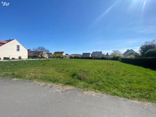 Terrain à vendre 75 320 € 646 m² de terrain Clery St Andre 45370