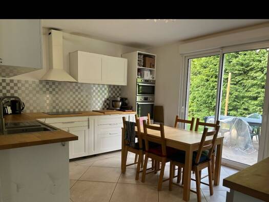 Maison de plain-pied à vendre 354 000 € 5 pièces 4 chambres 131 m² 1 700 m² de terrain Charbonnières-les-Varennes 63410