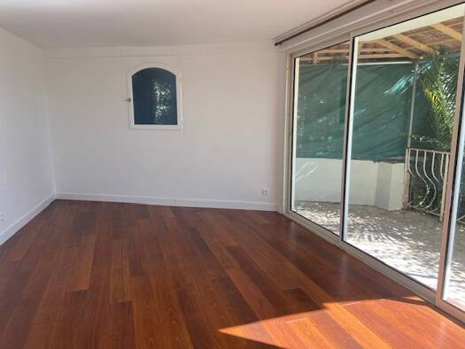 Appartement à louer 2 200 € 4 pièces 3 chambres 80 m² RDC/1 Beausoleil 06240