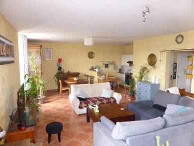 Appartement à louer 631 € 3 pièces 2 chambres 84 m² RDC Pezens 11170