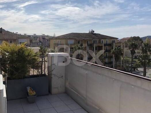 Duplex à louer 999 € 3 pièces 2 chambres 69,1 m² 4ème étage Beauvallon-Maurels Hyères 83400