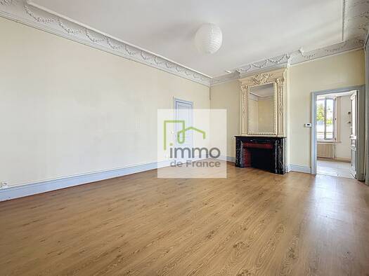 Appartement à louer 781 € 2 pièces 1 chambre 81 m² 1er étage Saint Maurice-Pellevoisin Lille 59000