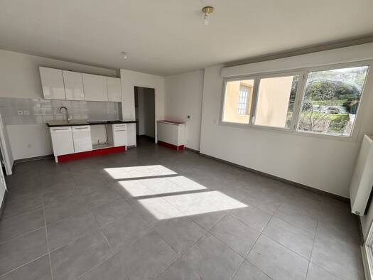 Appartement à vendre 235 000 € 3 pièces 2 chambres 57 m² Étage 1/3 Marseille 13ème arrondissement 13013
