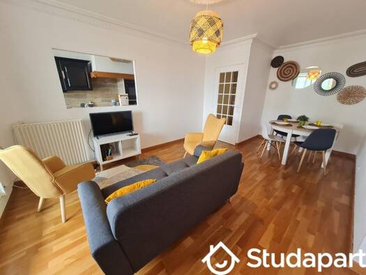 Colocation à louer 410 € 1 pièce 1 chambre 10 m² 3ème étage Activités Orléans 45100