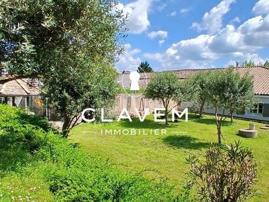 Maison à vendre 227 000 € 8 pièces 5 chambres 117,1 m² 2 300 m² de terrain Boresse-et-Martron 17270