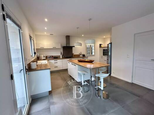 Villa à vendre 675 000 € 8 pièces 6 chambres 254 m² 2 132 m² de terrain Zone Eparse Saint-Denis-en-Val 45560