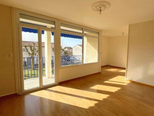 Appartement à louer 830 € 3 pièces 2 chambres 70 m² Étage 1/4 Ambérieu-en-Bugey 01500