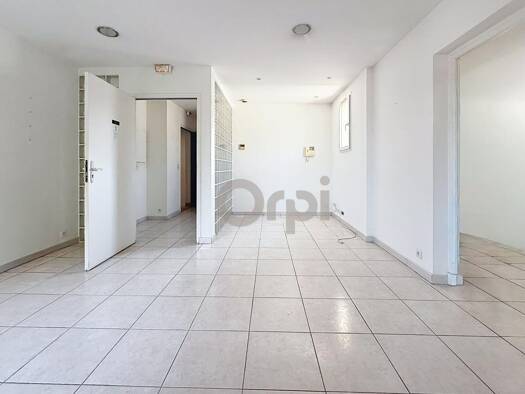 Espace bureau à louer 1 535 € 55 m² de bureaux Village Roquebrune-sur-Argens 83520
