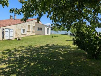 Maison à vendre 335 500 € 6 pièces 4 chambres 125,4 m² 2 263 m² de terrain Saint-André-de-Lidon 17260