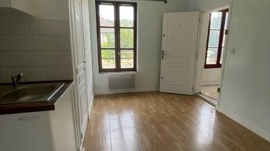 Appartement à louer 550 € 1 pièce 28 m² Chantilly 60500