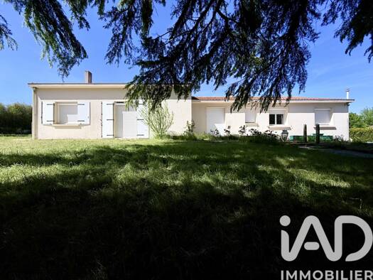 Maison à vendre 272 000 € 10 pièces 9 chambres 238 m² 2 000 m² de terrain Saint-Lumine-de-Clisson 44190