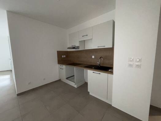 Appartement à louer 928 € 3 pièces 2 chambres 68,4 m² Étage 1/2 Genay 69730