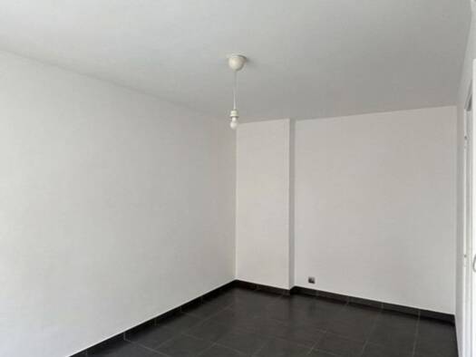 Studio à vendre 111 000 € 1 pièce 25 m² Étage 3/6 Annemasse 74100