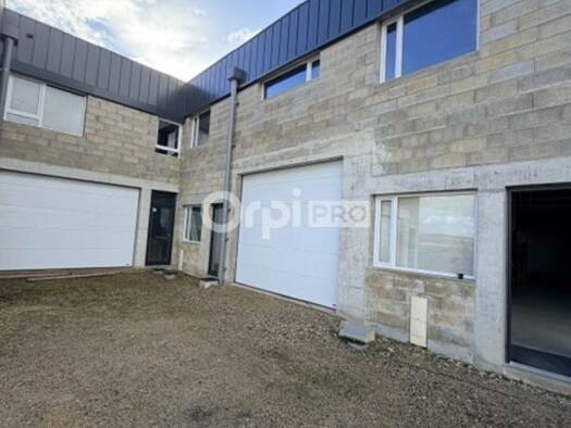 Local d'activités à louer 1 500 € 133 m² d'espace de stockage Champfleury 51500