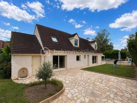 Villa à vendre 520 000 € 9 pièces 4 chambres 240 m² 886 m² de terrain Périgny 94520