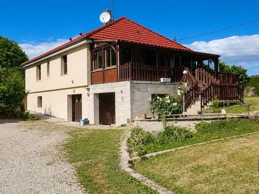 Maison à vendre 149 000 € 5 pièces 4 chambres 130 m² 2 212 m² de terrain Savennes 23000