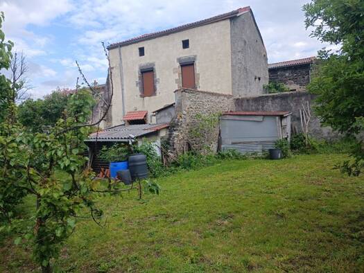 Maison à vendre 114 900 € 4 pièces 2 chambres 80 m² 492 m² de terrain Saint-Sandoux 63450