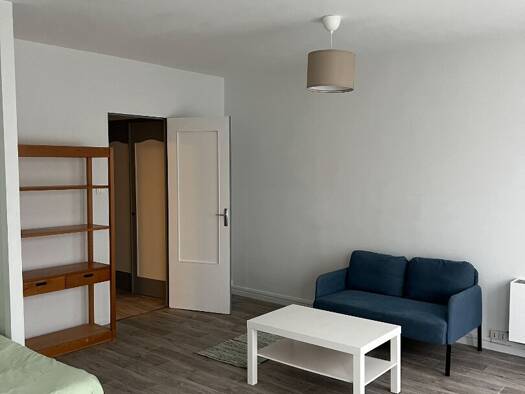 Appartement à louer 530 € 1 pièce 1 chambre 50 m² Étage 4/4 Le Centre-Gare Roanne 42300