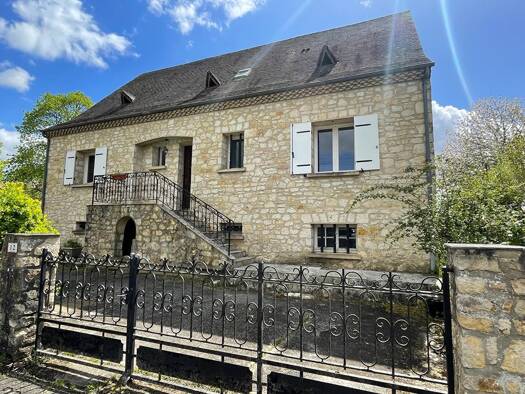 Maison à vendre 258 475 € 7 pièces 5 chambres 185 m² 1 097 m² de terrain Aérodrome Bergerac 24100