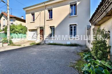 Maison à vendre 639 000 € 8 pièces 4 chambres 195 m² 265 m² de terrain Villeurbanne 69100