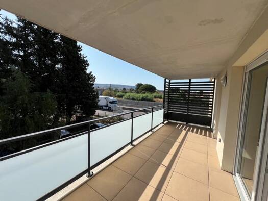 Appartement à louer 808 € 2 pièces 1 chambre 46 m² Étage 2/2 Latuilliere-Le Plan-Les Pugettes Rognac 13340