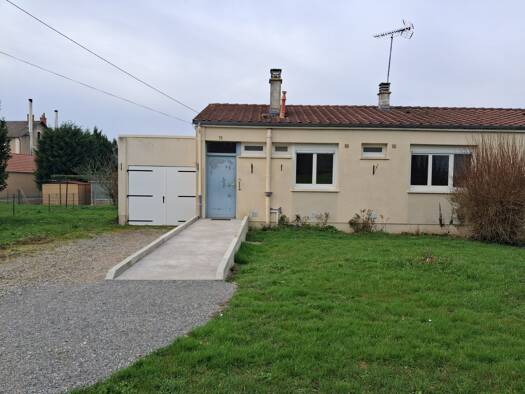 Maison de plain-pied à vendre 59 000 € 3 pièces 2 chambres 56 m² 633 m² de terrain Neuvy-Saint-Sépulchre 36230