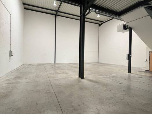 Local d'activités à louer 3 810 € 433 m² d'espace de stockage Tigery 91250